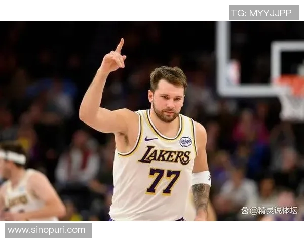 詹姆斯错失技术犯规罚球，雷迪克称东契奇更应罚球！